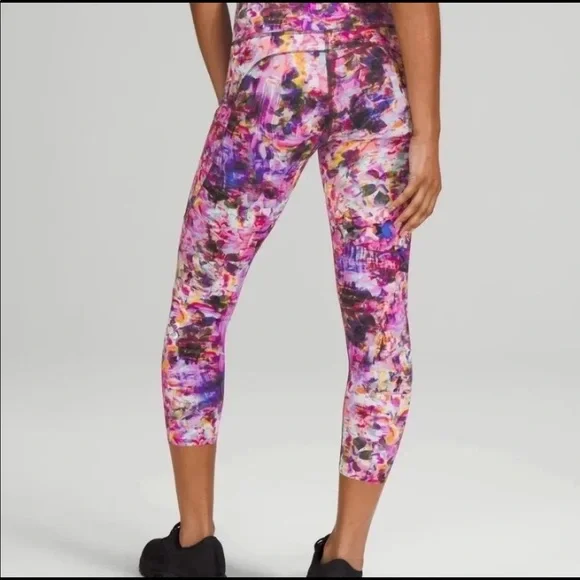 Lululemon SEAWHEEZE Fast And Free - Picture 2 of 6